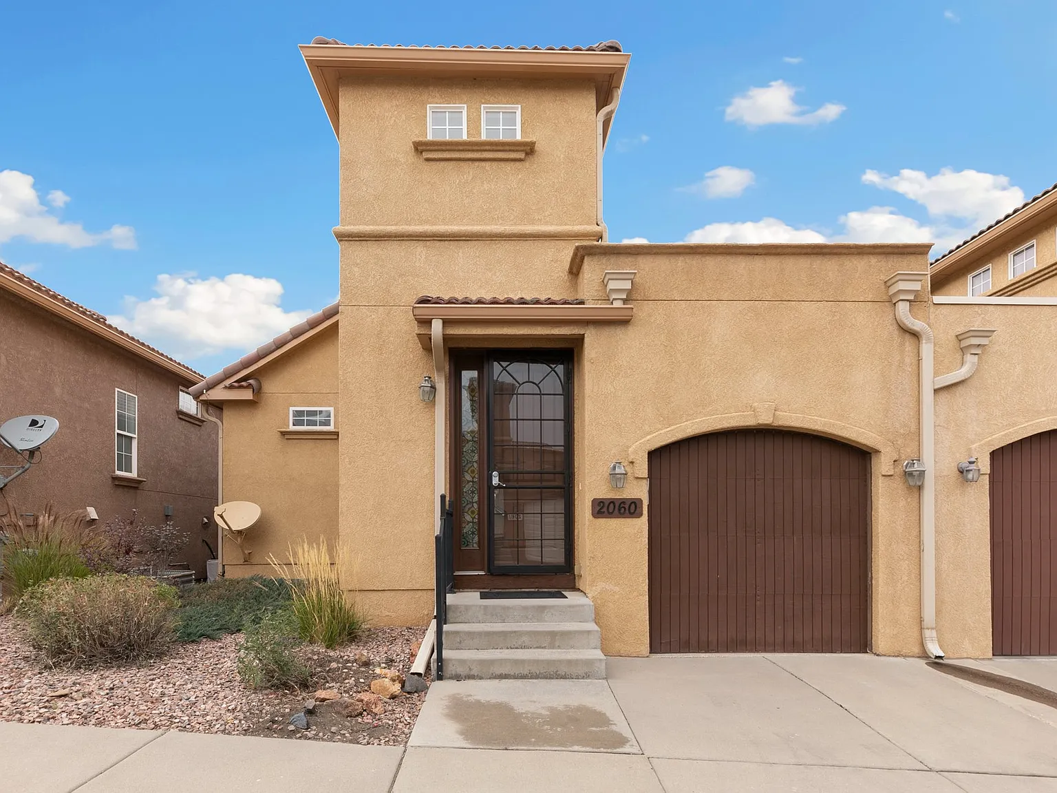 3 bed, 2366 sqft, $2,200 — Photo 1