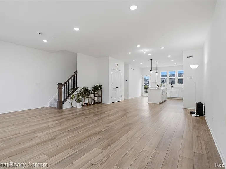 43034 Atwood Ave — Photo 6