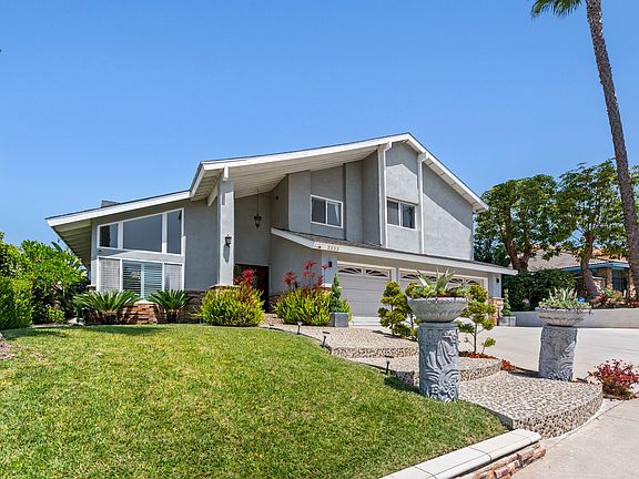 3rd image of 3233 Hawkwood Rd