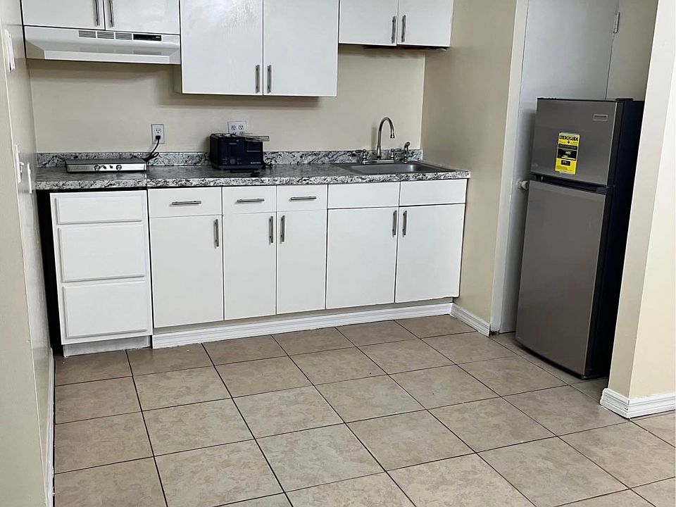 1st image of 2101 W Kyra Dr #1