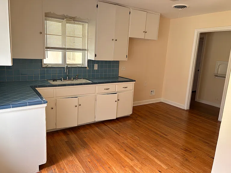 131 Bent St — Photo 9