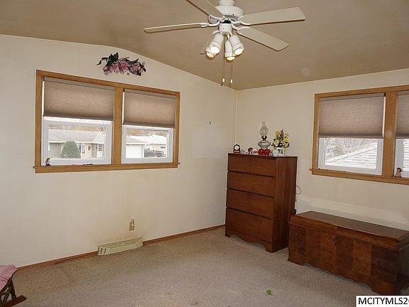2nd image of 1124 Manor Dr