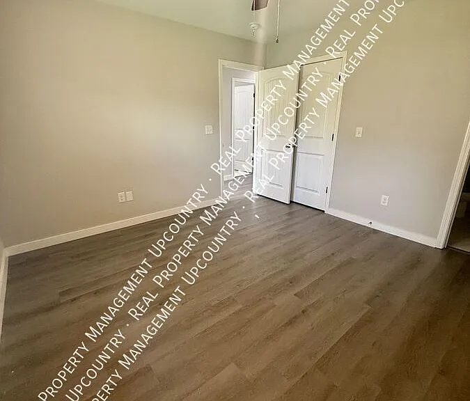 499 Textile Rd — Photo 8
