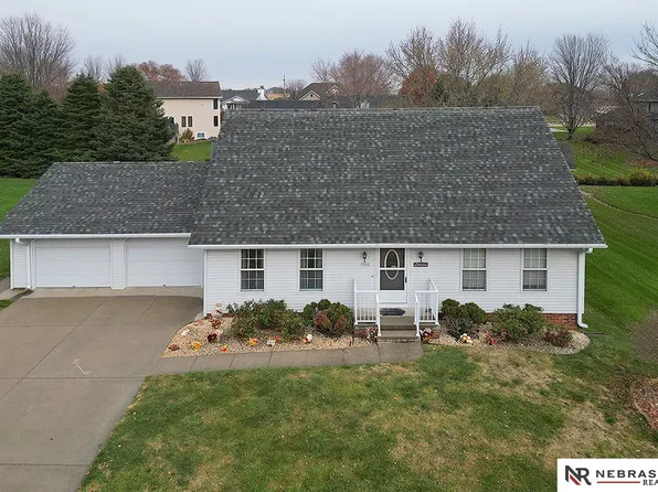1500 Walnut Dr, Arlington, NE 68002
