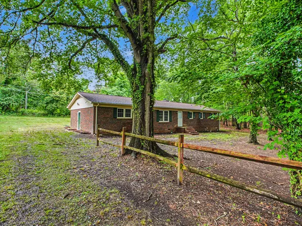 211 Lakeview Rd, Cherryville, NC 28021