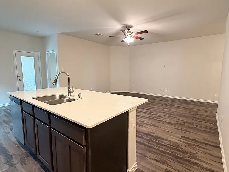 3413 Sabine Dr — Photo 10