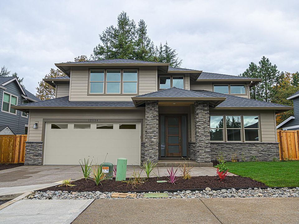Exterior. Front Yard.