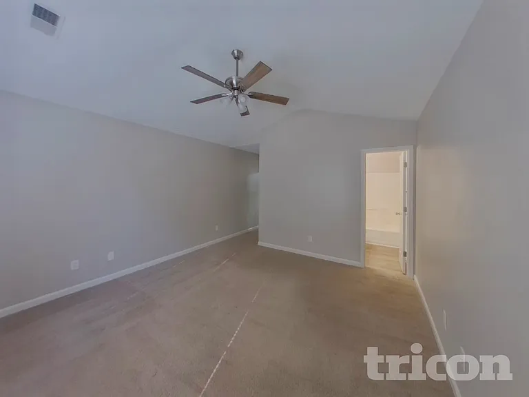 562 Chisolm Way — Photo 9