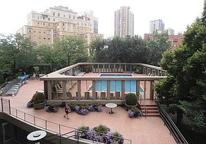 3rd image of 1960 Lincoln Park West Ave