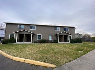 SE M Street - 1423, Grants Pass, OR 97526