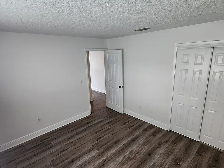 912 Bryan Ct — Photo 8