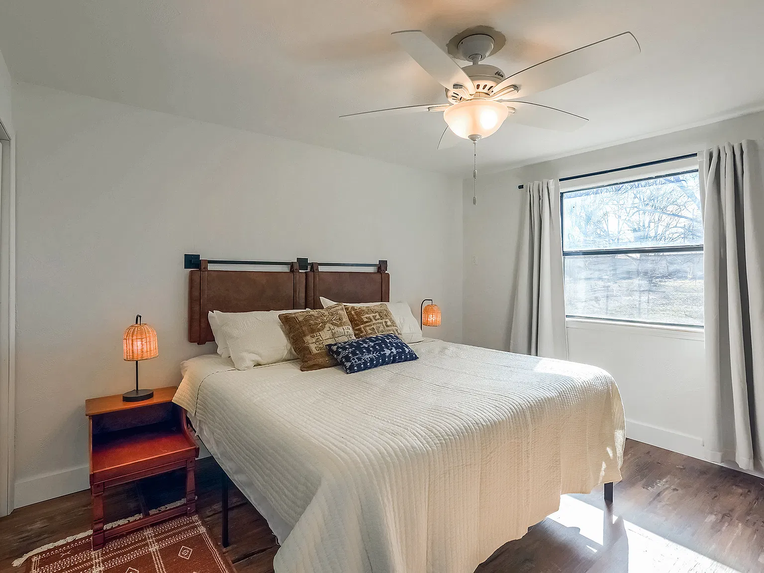 2 bed, 916 sqft, $1,600 — Photo 1