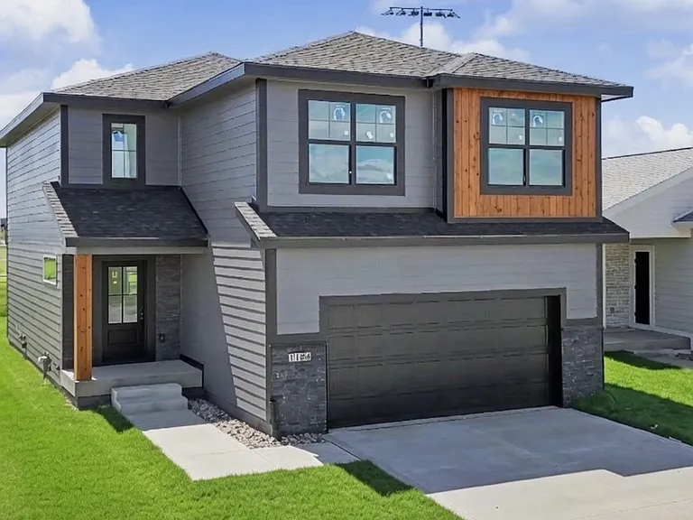 1184 NW Sproul Dr — Photo 1