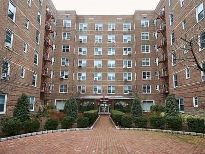 64-11 99th St APT 220, Queens, NY, 11374