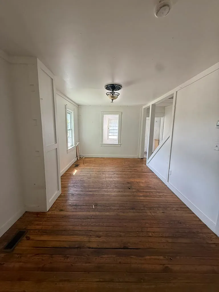 3 bed, $2,200 — Photo 2