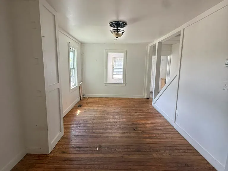 430 N Main St — Photo 2
