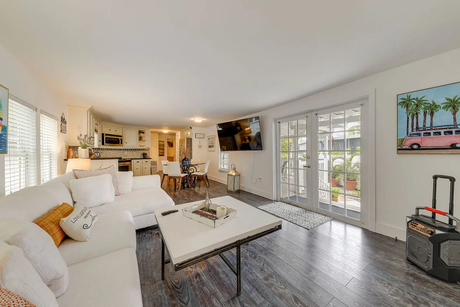 3 bed, 3.0 bath, 1054 sqft, $6,031 — Photo 3