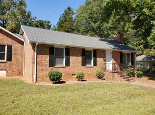 2200 W Cone Blvd APT B, Greensboro, NC 27408