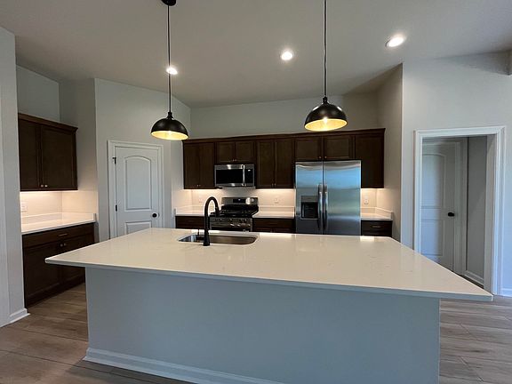 4th image of 3108 Sapphire Dr