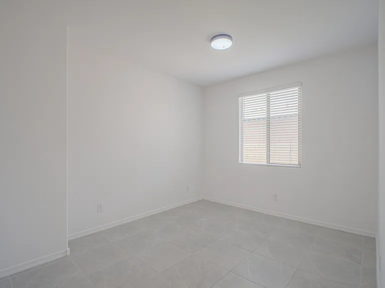 1793 N Westfall Ln — Photo 19