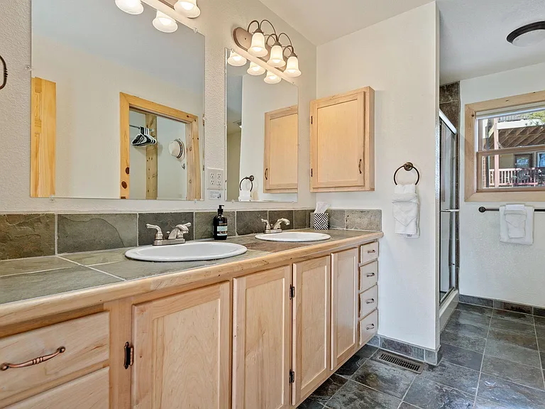 4909 Overhill Dr — Photo 13