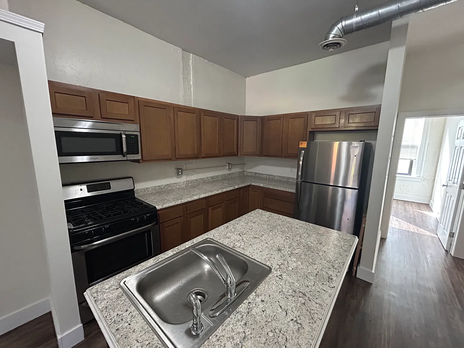 2 bed, 750 sqft, $1,250 — Photo 3