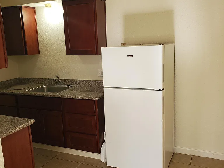 613 Maple St #4 — Photo 7
