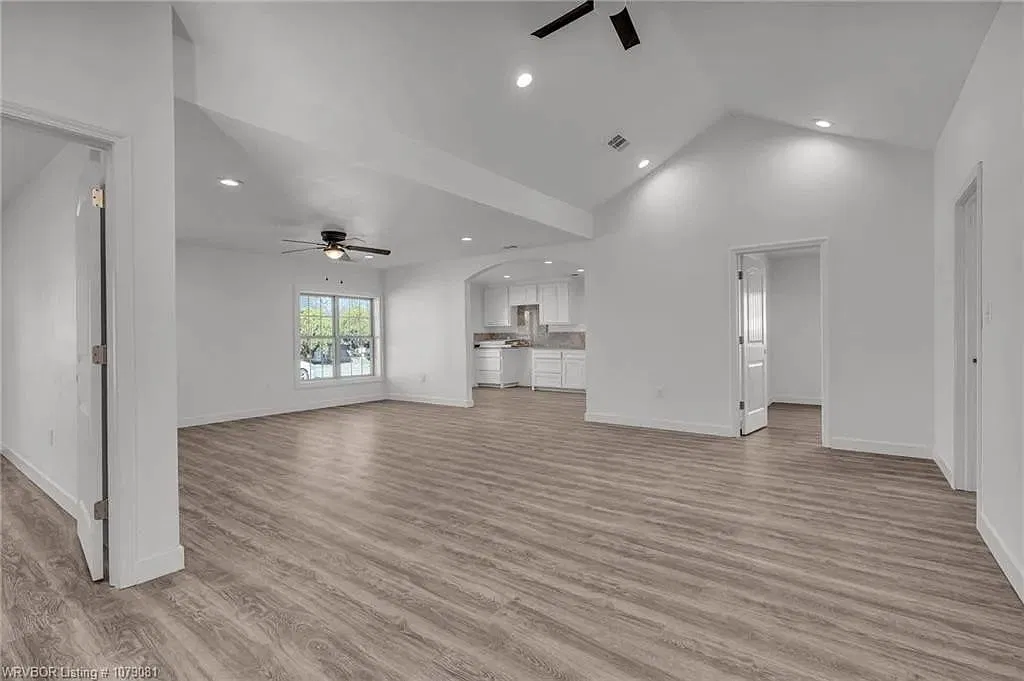 3 bed, 2.0 bath, 1120 sqft, $1,400 — Photo 4