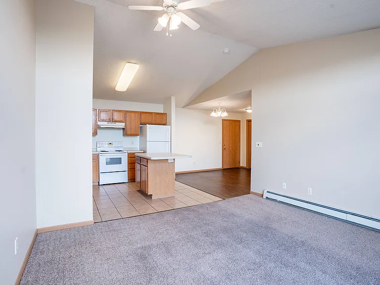 Bismarck, ND Sierra Ridge Apartments | 32C | Living