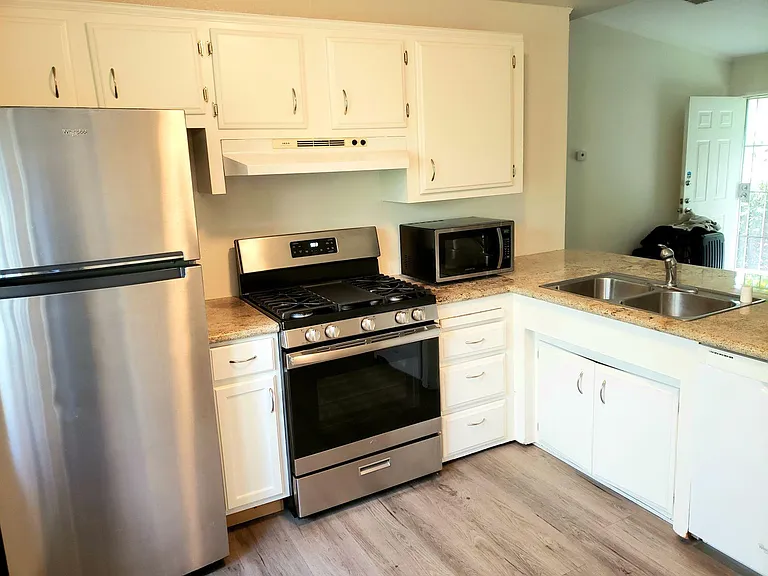 713 Huntley Dr — Photo 4