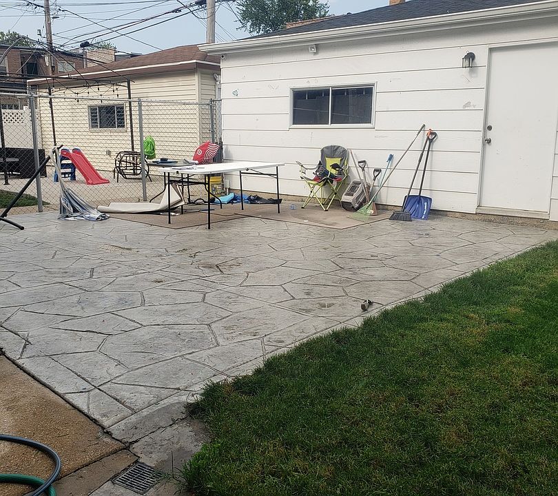 2nd image of 6638 S Artesian Ave