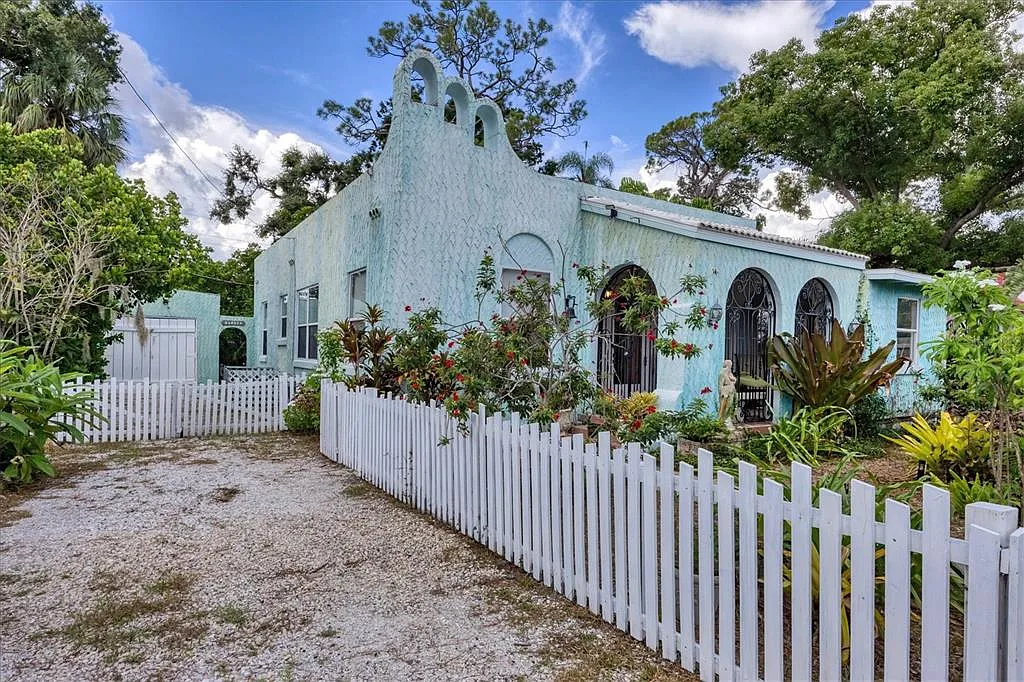 2 bed, 1.5 bath, 1174 sqft, $5,000 — Photo 2