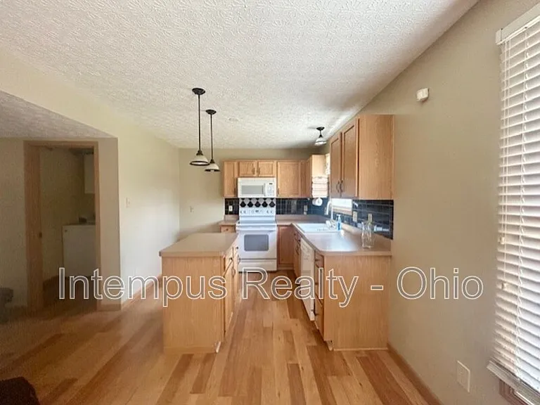 173 Niatross Pl — Photo 6