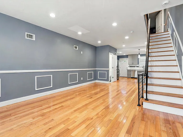 2504 Manton St — Photo 9
