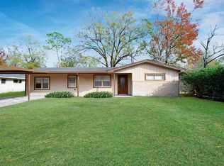 285 Triangle Dr, Vidor, TX 77662