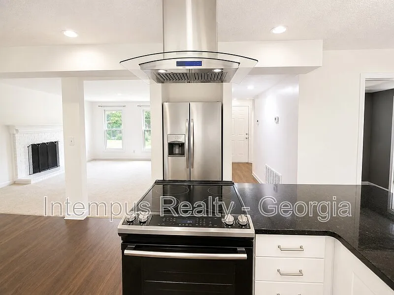 3 bed, 2.5 bath, 1800 sqft, $2,300 — Photo 4