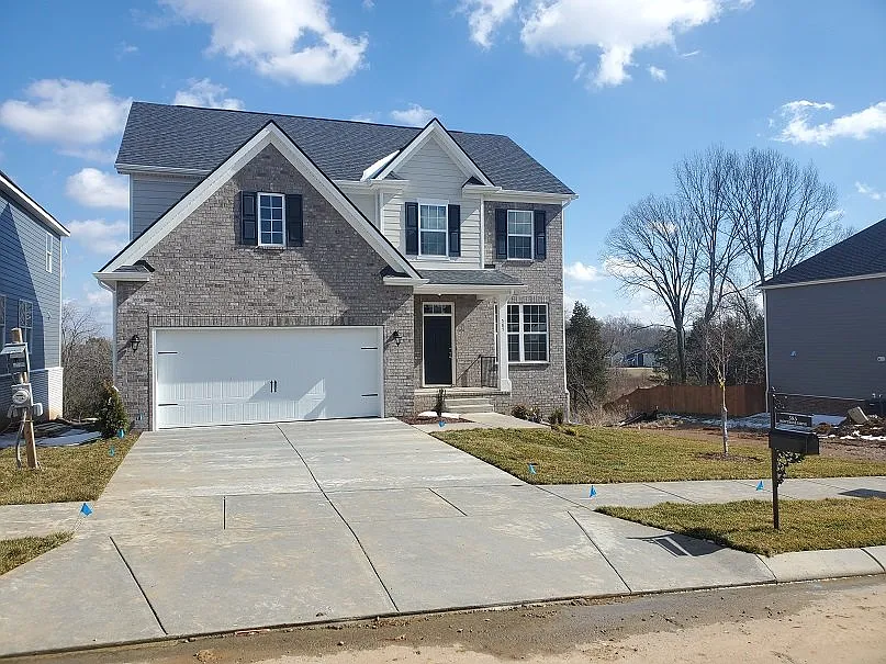 Building Photo - 585 Montrose Dr
