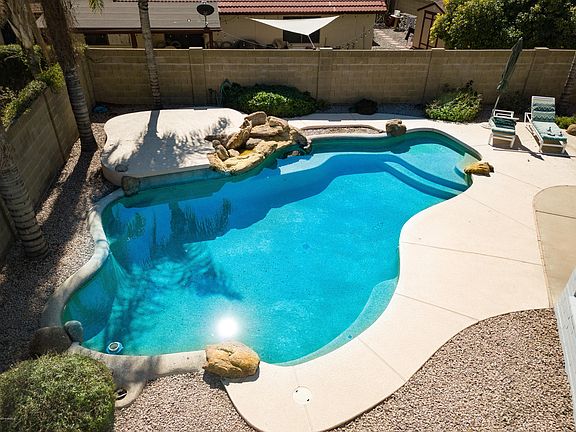 3rd image of 4301 E Greenway Ln