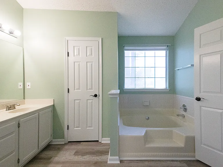 1355 Lake Dr — Photo 24