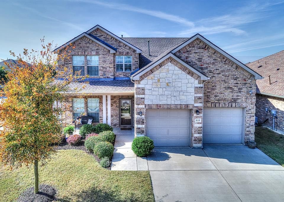 1st image of 828 Golden Bear Ln