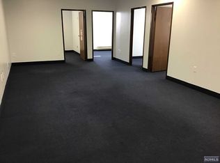 18 Overlook Ave, Rochelle Park, NJ 07662