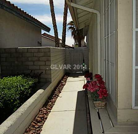 5th image of 7737 Selby Ct