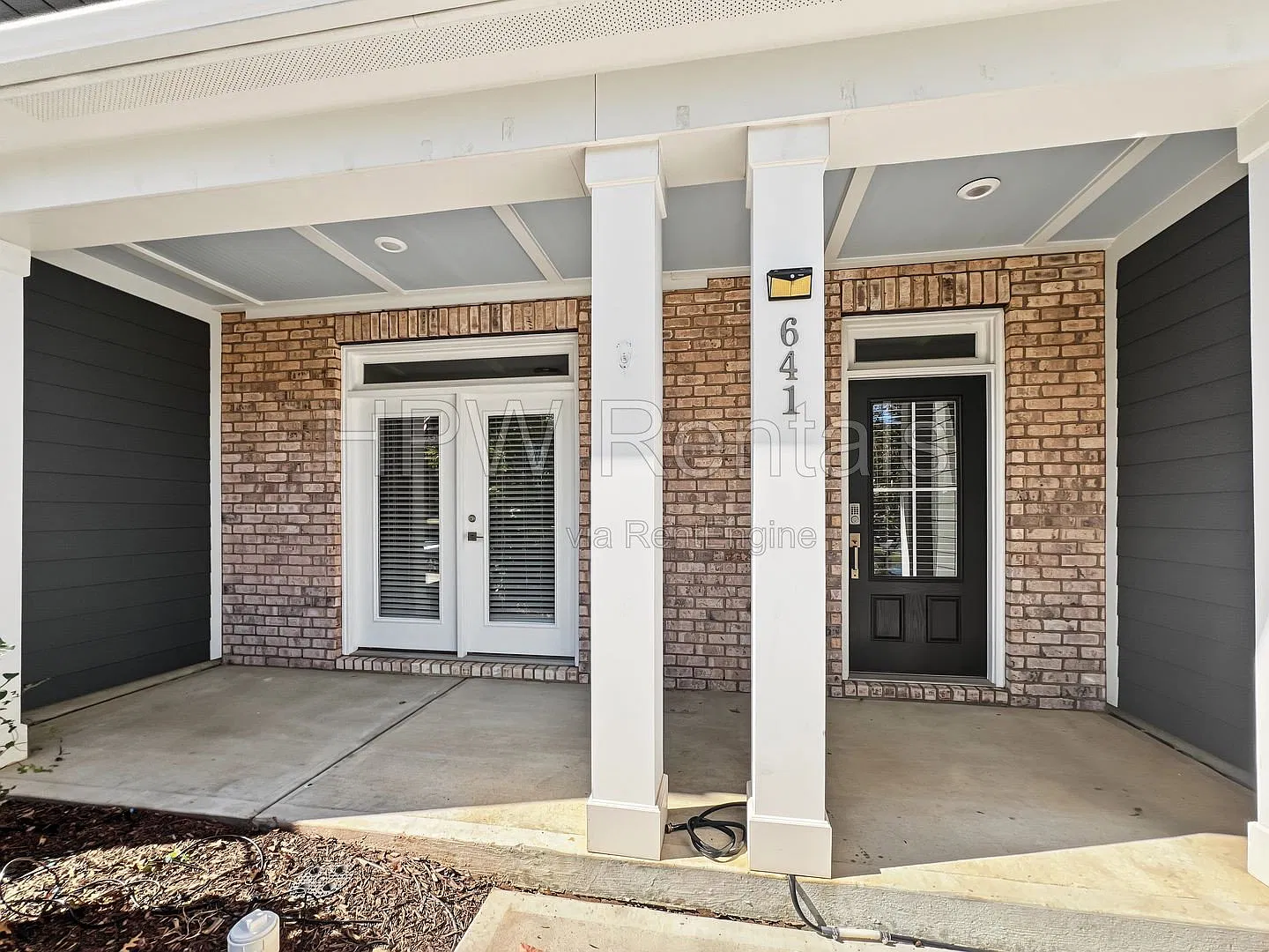 3 bed, 3.5 bath, 2111 sqft, $2,100 — Photo 2
