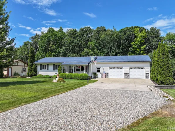 2415 King Rd, Lapeer, MI 48446