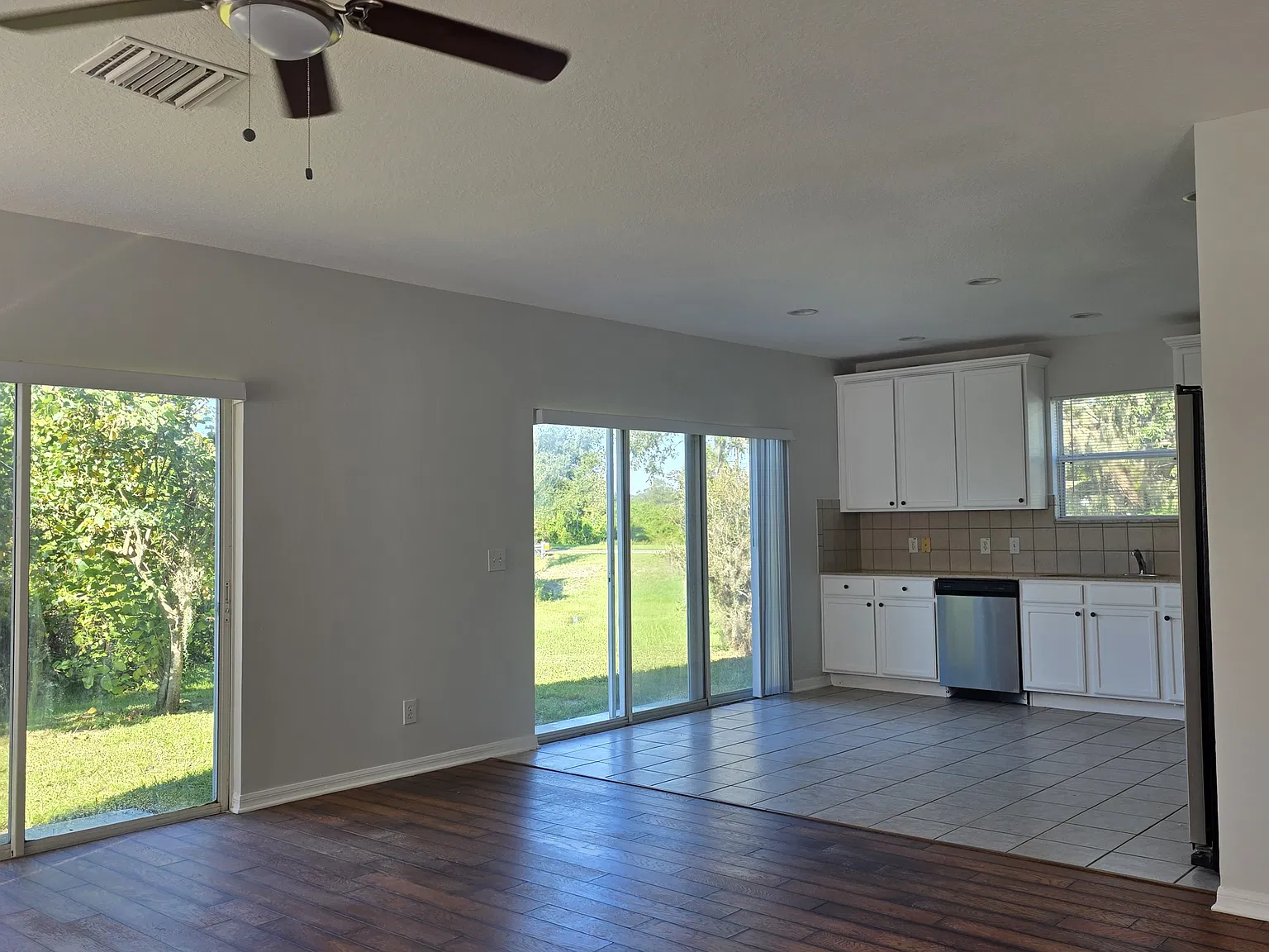 4 bed, 2.5 bath, 2305 sqft, $2,295 — Photo 4