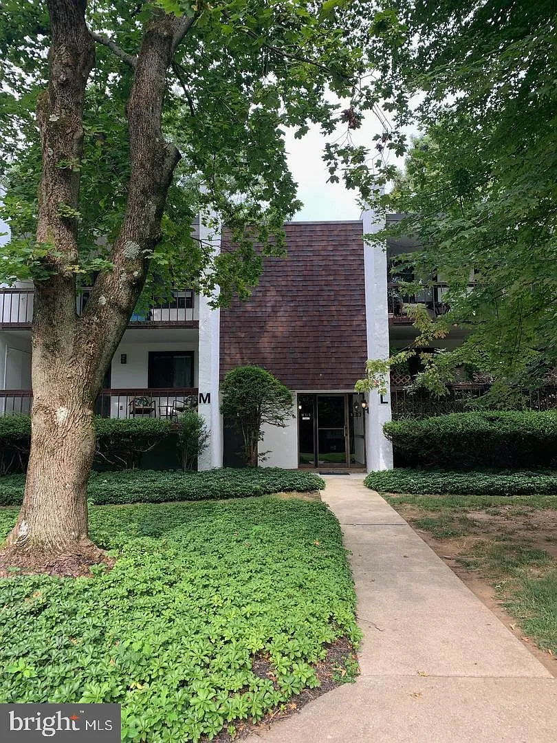 2 bed, 988 sqft, $2,000 — Photo 1