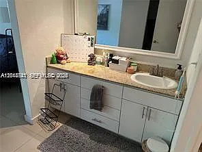 1205 Mariposa Ave #212 — Photo 12