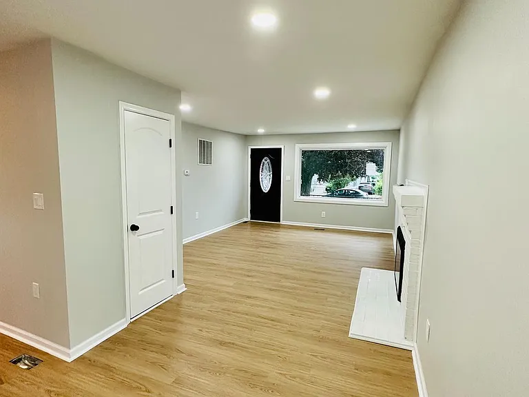 5906 Leewood Ave — Photo 2