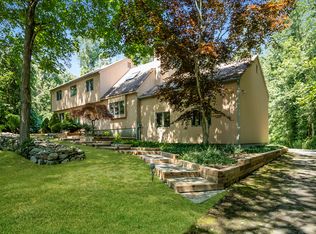79 Surrey Ln, Guilford, CT 06437