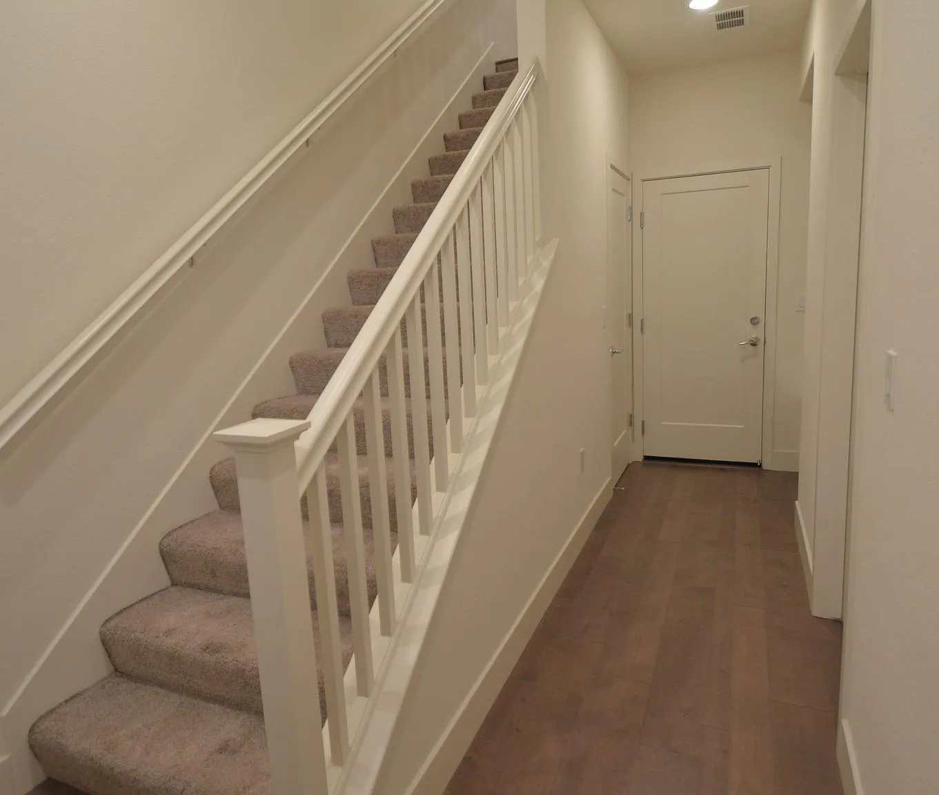 3 bed, 3.5 bath, 1949 sqft, $4,000 — Photo 3